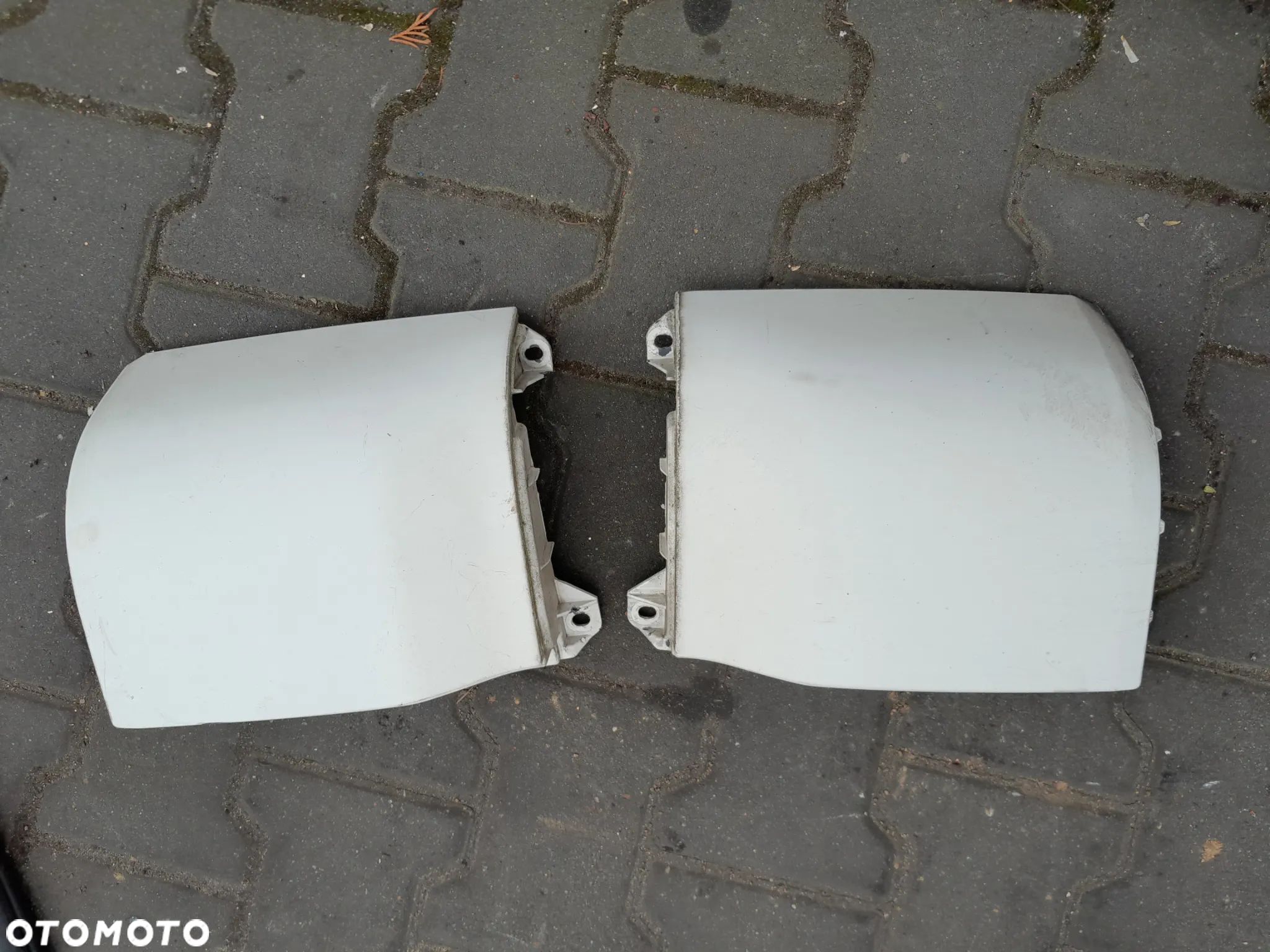 Listwa zderzaka tył VW T5 - 1