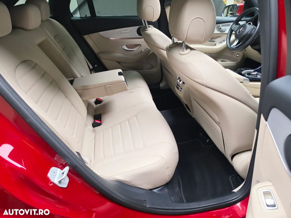 Mercedes-Benz GLC 250 4MATIC 9G-TRONIC AMG Line - 24
