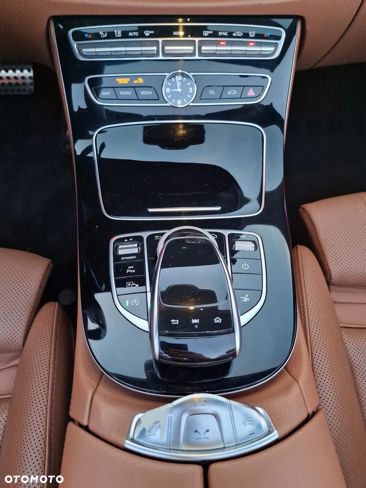 Mercedes-Benz Klasa E - 27