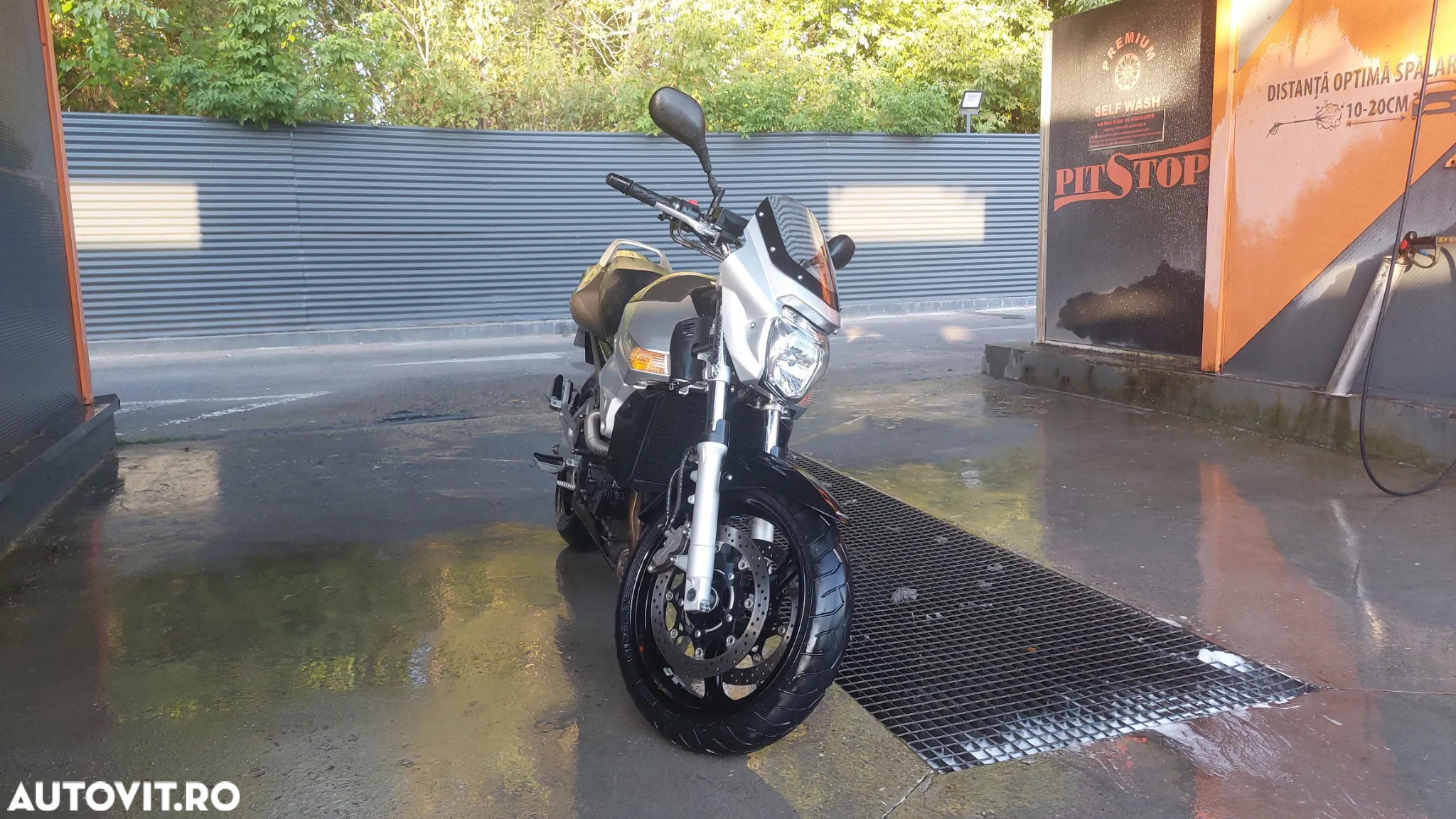 Suzuki GSR 600 - 2