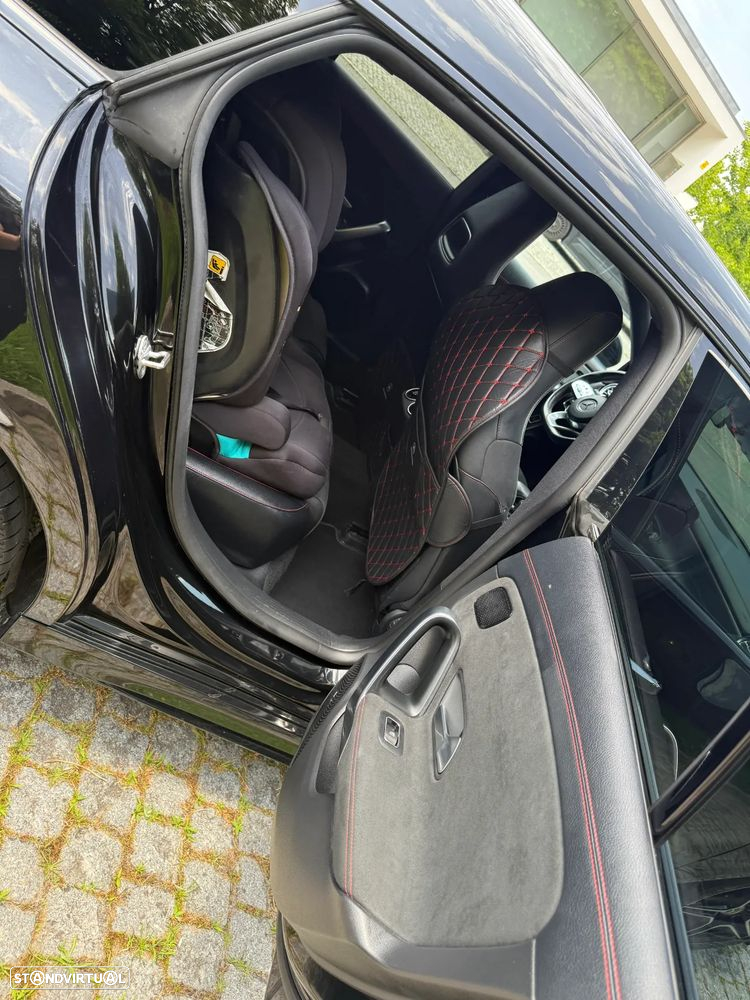 Mercedes-Benz CLA 200 d Shooting Brake AMG Line Aut. - 13