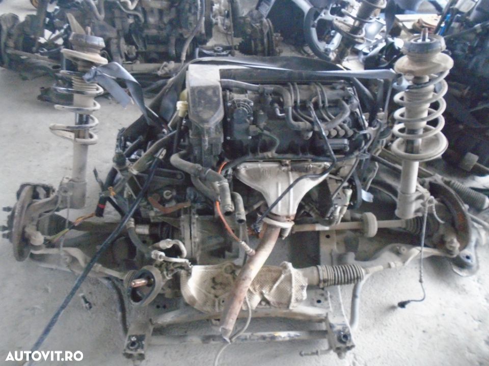 Motor complet Dacia Sandero 1.2 benzina din 2011 cu anexe - 1