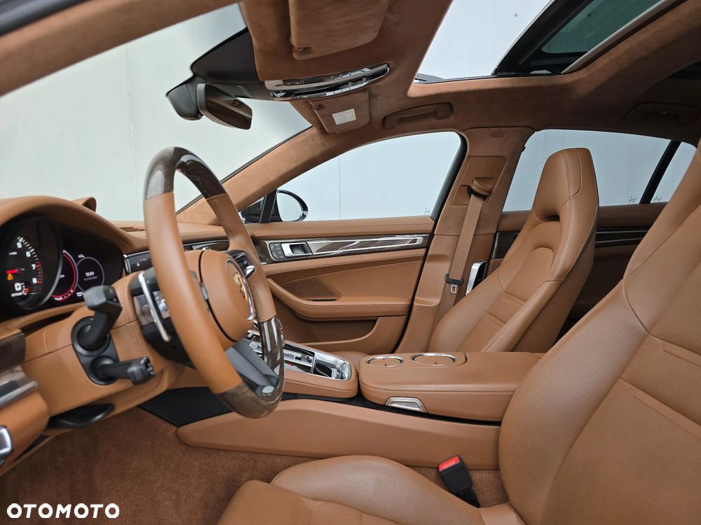 Porsche Panamera 4 Platinum Edition - 13