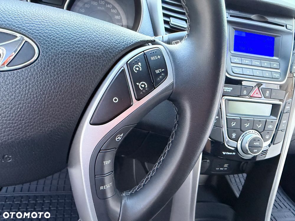 Hyundai i30 1.6 Fifa World Cup Edition - 21