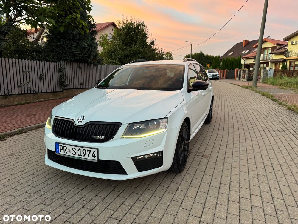 Skoda Octavia Combi 2.0 TDI (Green tec) RS - 10