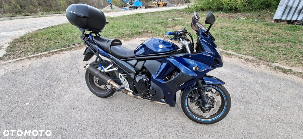 Suzuki GSX - 2