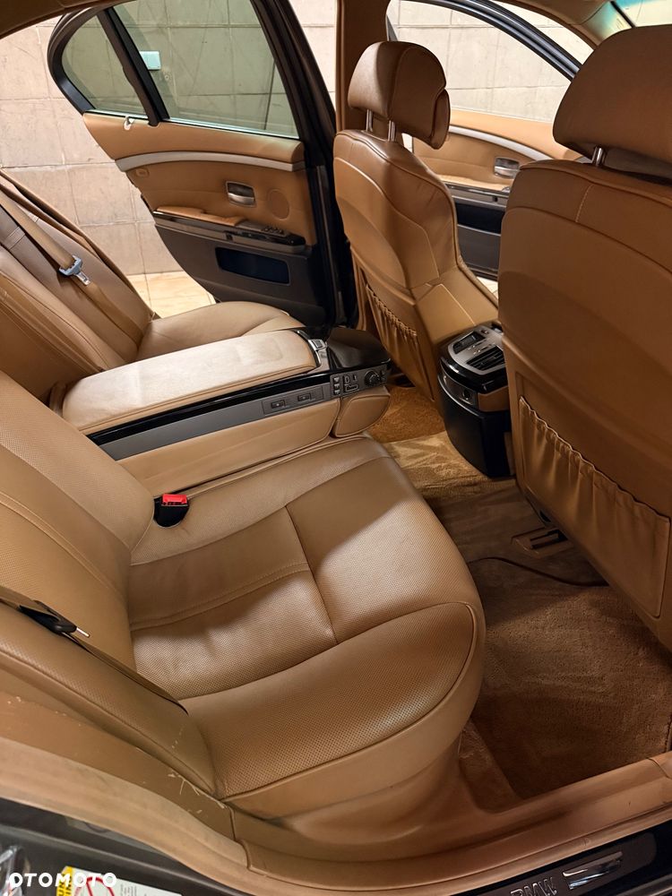 BMW Seria 7 - 36