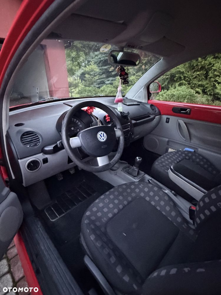 Volkswagen New Beetle - 2