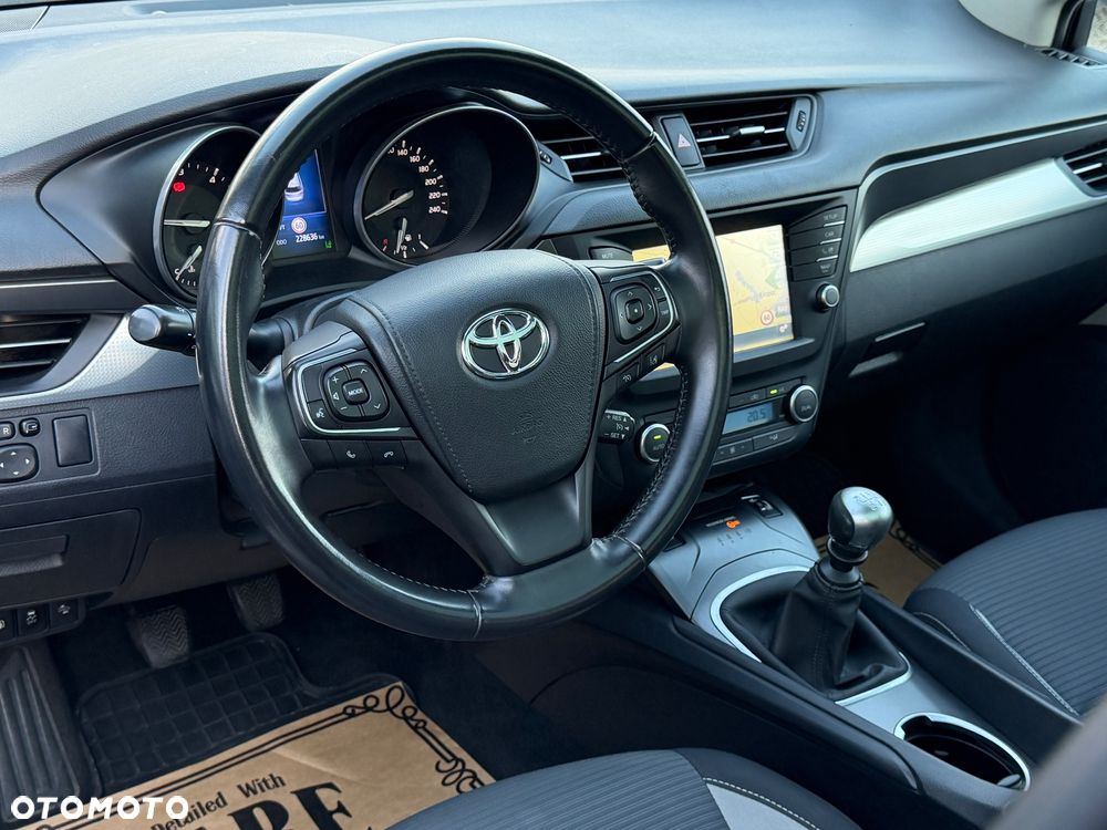 Toyota Avensis - 15