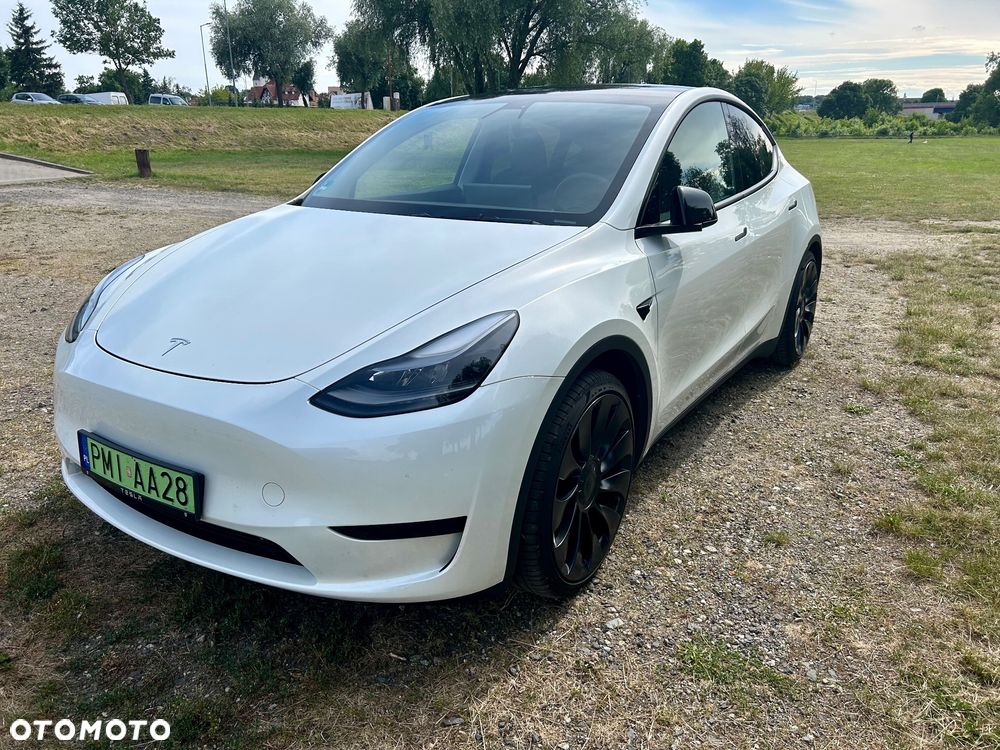 Tesla Y Performance Dual Motor AWD - 3