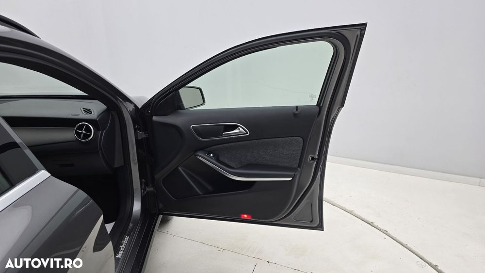 Mercedes-Benz GLA - 16