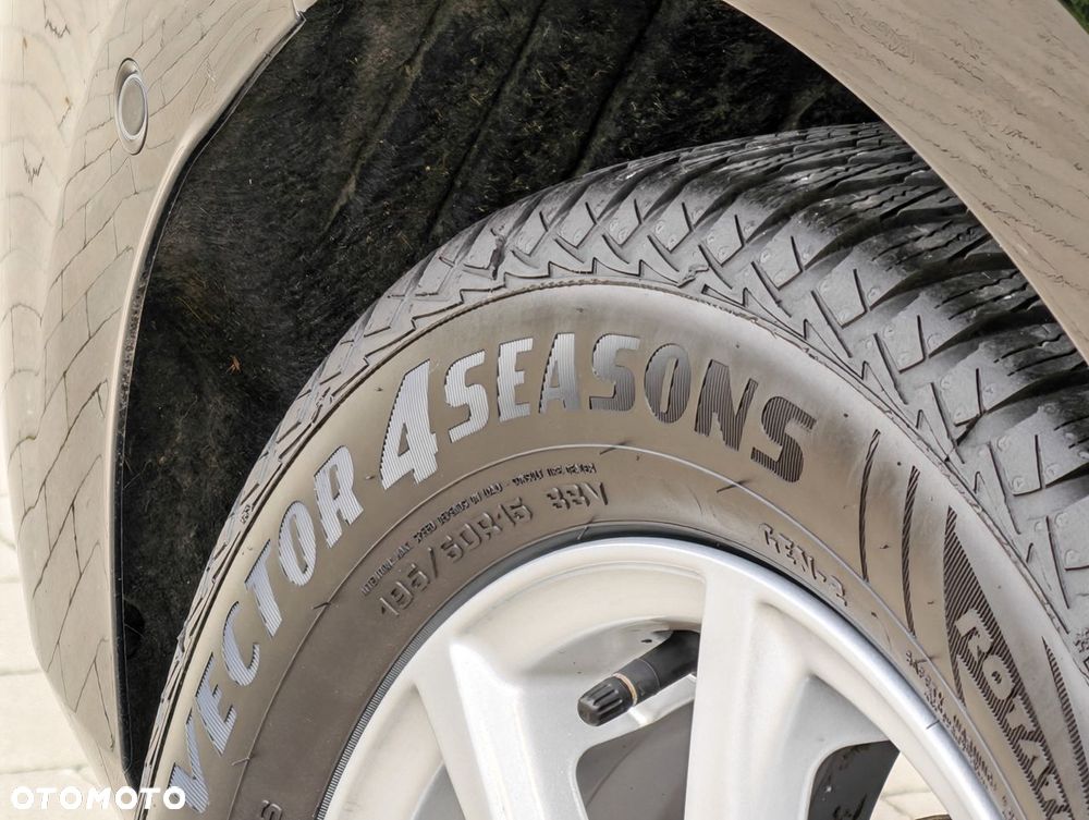Ford Fiesta 1.0 EcoBoost S&S TITANIUM - 29
