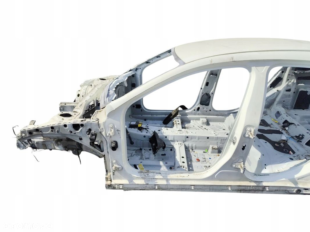PRÓG LEWY SŁUPEK ŚRODKOWY MERCEDES GLA X156 LAK: 650 (13-17) - 3