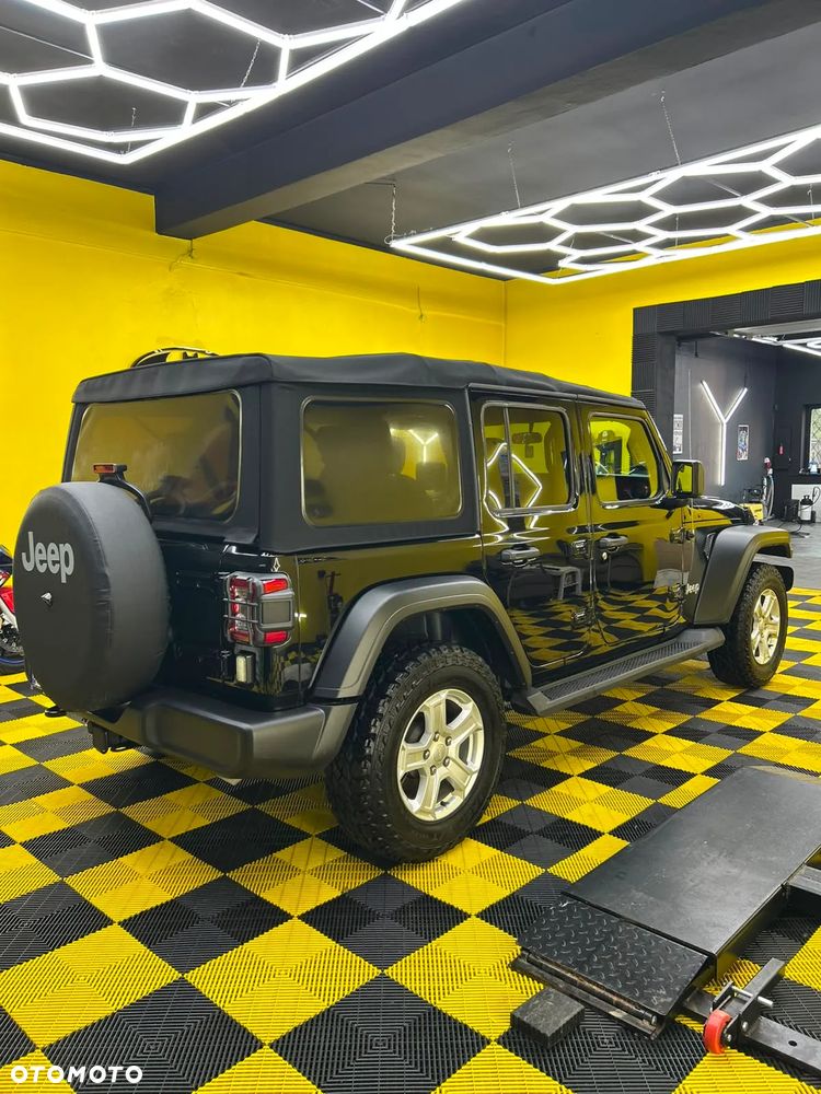 Jeep Wrangler - 4