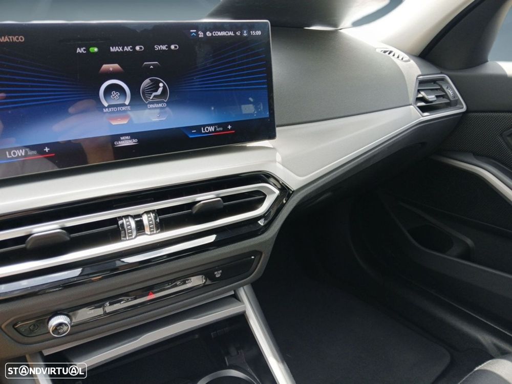 BMW 320 e Touring Auto - 15