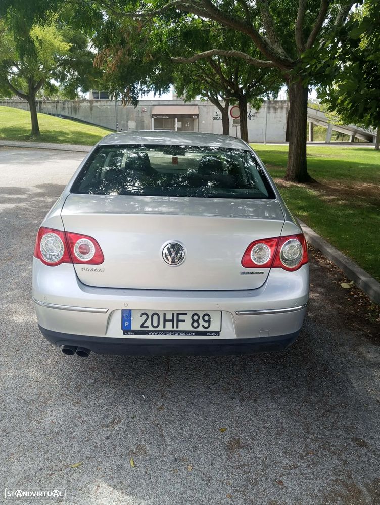 VW Passat 2.0 TDI Trendline BlueMotion - 6