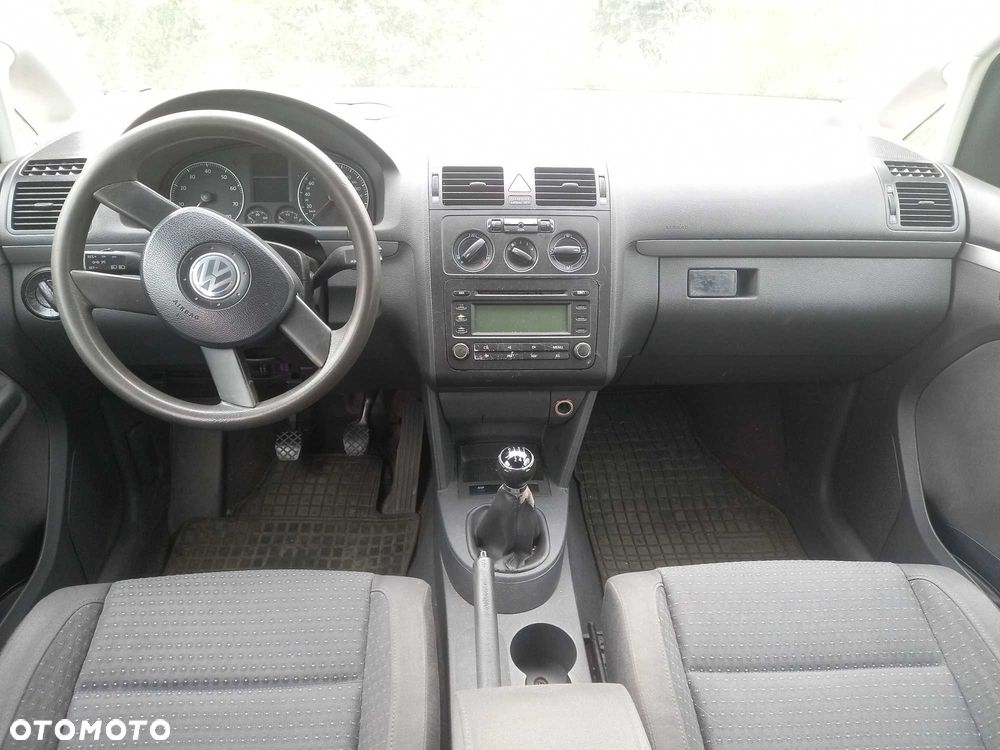 Volkswagen Touran - 4