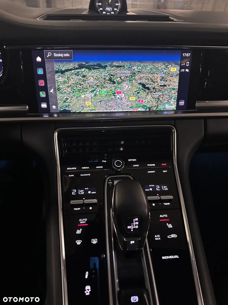 Porsche Panamera - 32