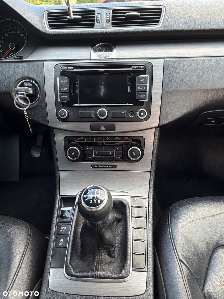 Volkswagen Passat 1.6 TDI DPF BlueMot Comfortline - 12