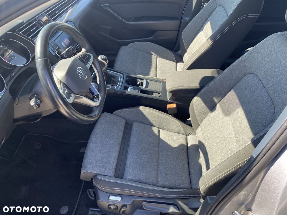 Volkswagen Passat - 12