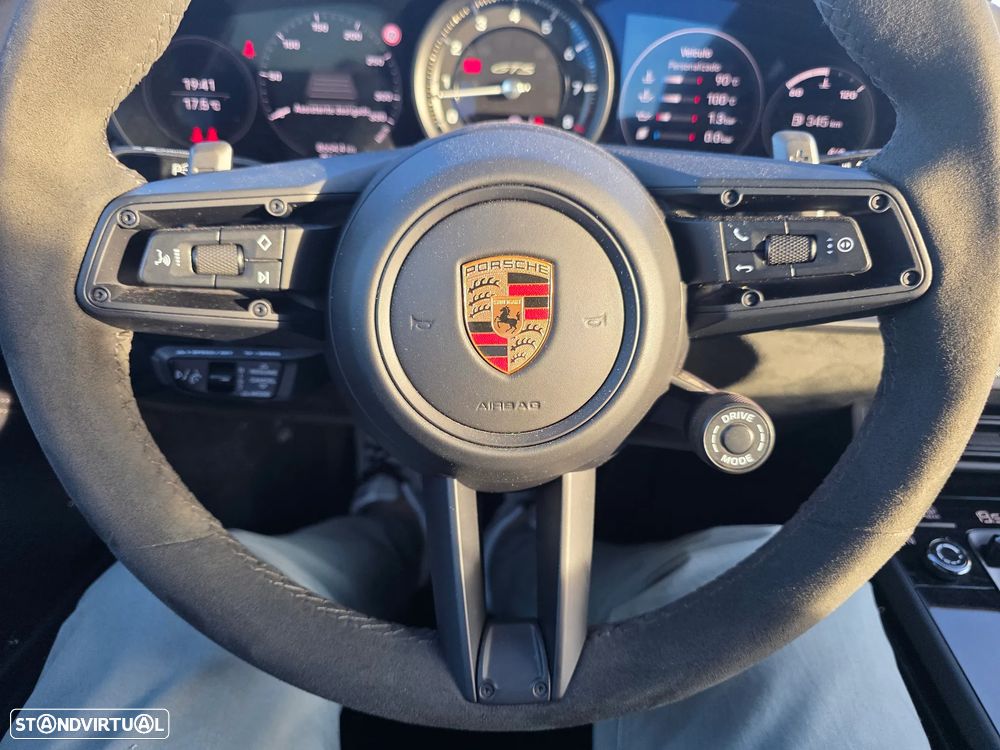 Porsche 911 (992) Carrera 4 GTS PDK - 16