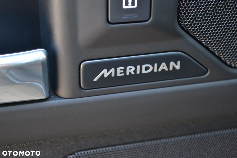 Land Rover Defender 110 D300 X-Dynamic SE - 13