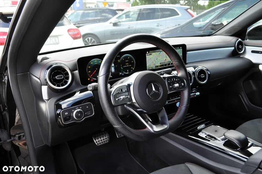 Mercedes-Benz CLA 200 AMG Line 7G-DCT - 14