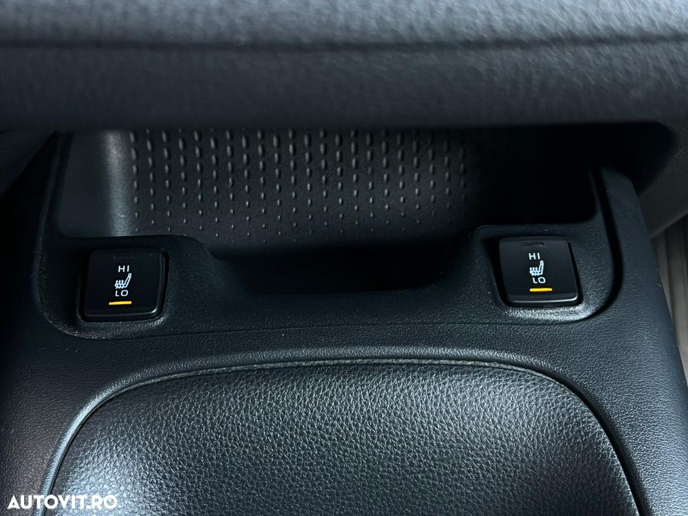 Toyota Corolla 1.8 HSD Business - 28