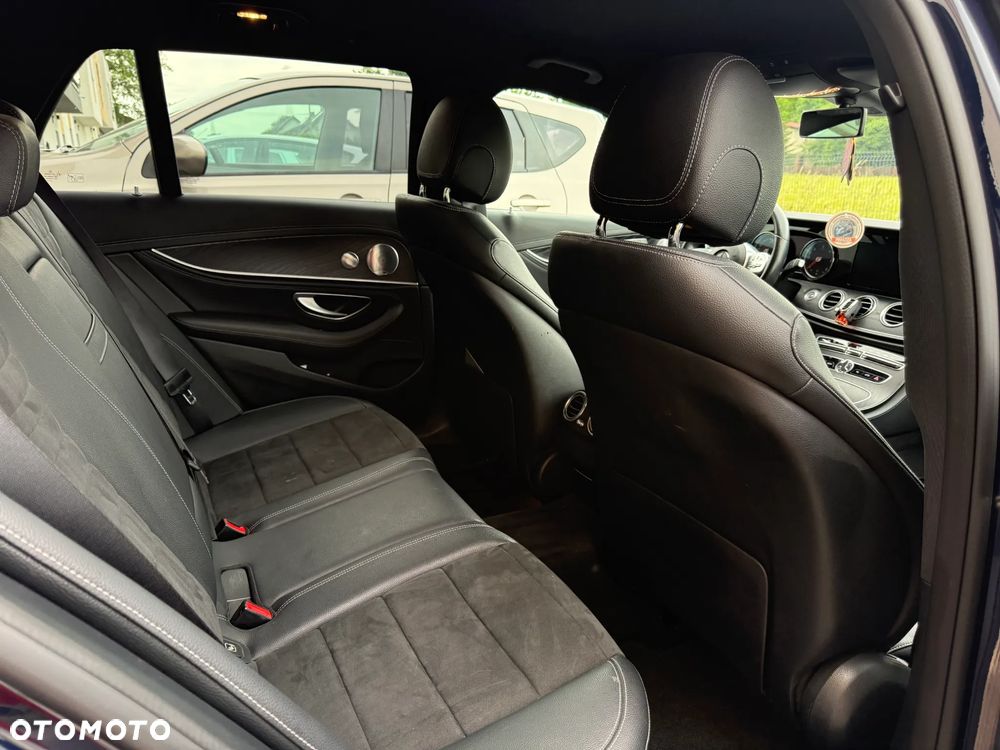 Mercedes-Benz Klasa E 220 d 4-Matic 9G-TRONIC - 11