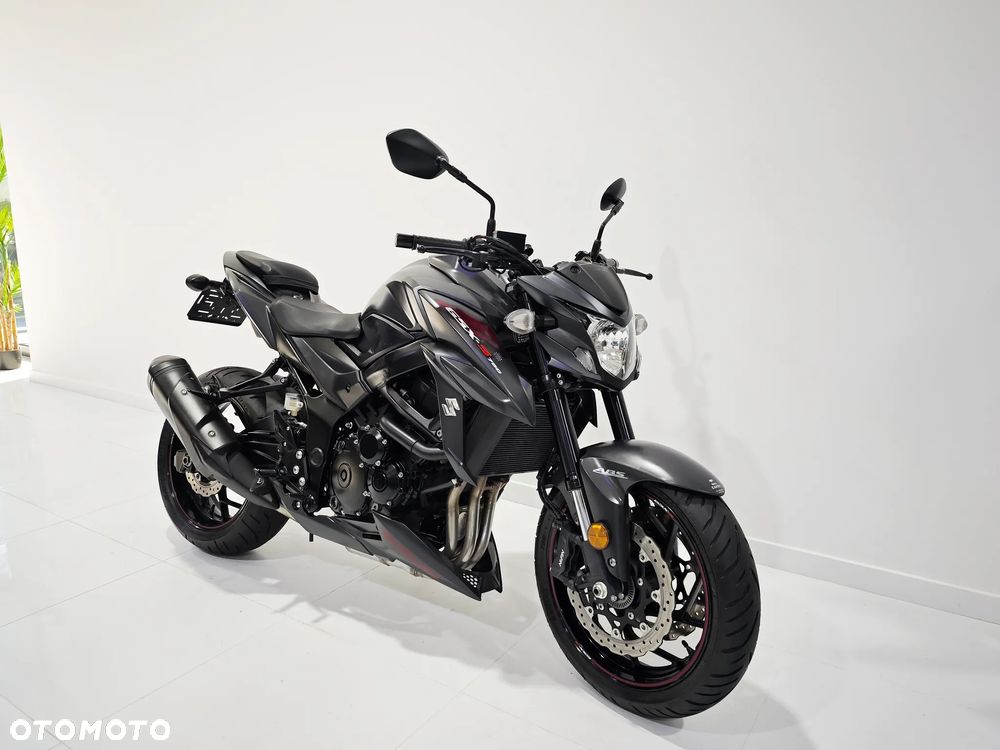 Suzuki GSX - 3