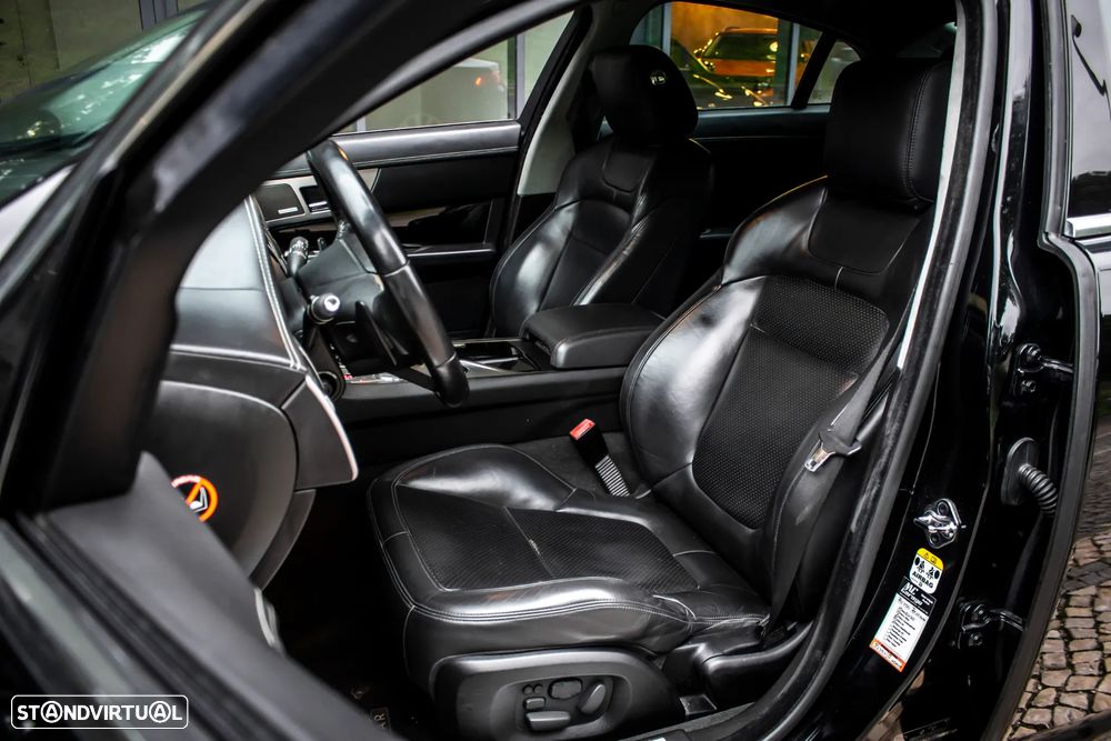 Jaguar XF 3.0 D V6 S Luxury - 31
