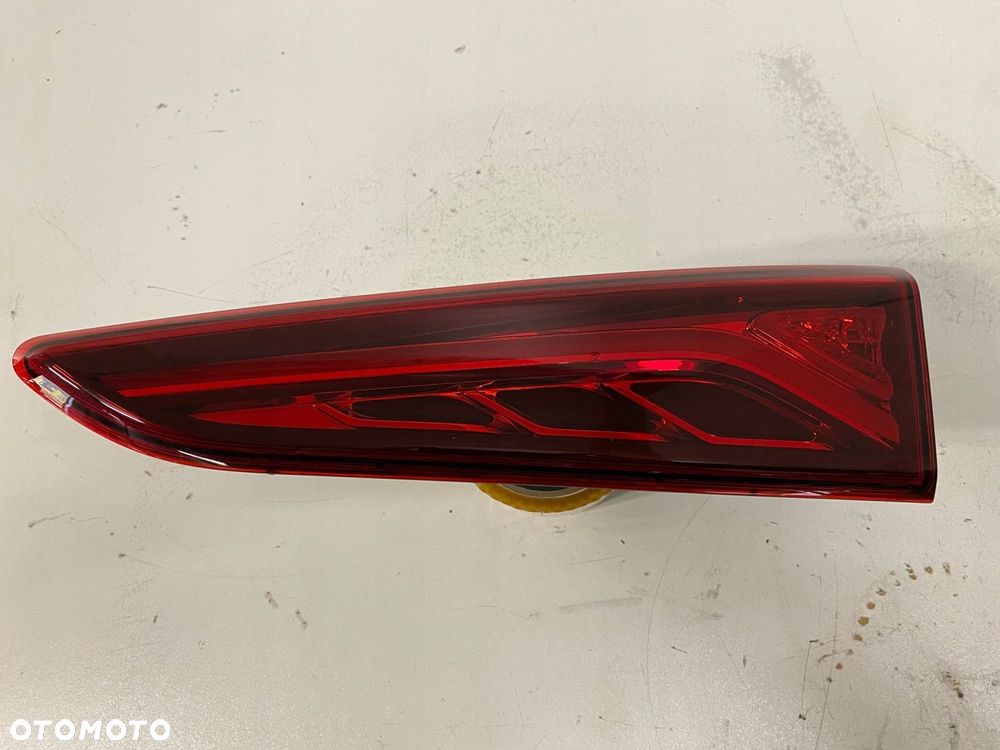 HYUNDAI KONA LAMPA LED PRAWA TYŁ TYLNA W KLAPE - 1