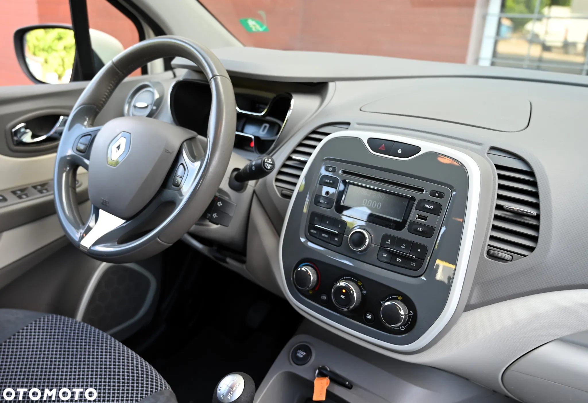 Renault Captur - 23