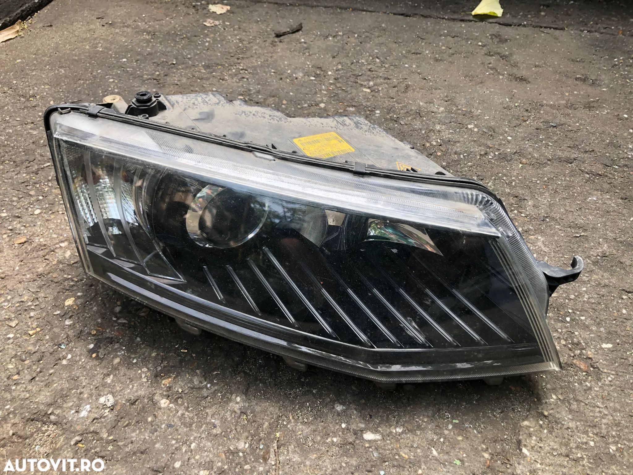 Far dreapta Skoda Octavia 3 xenon led 2016 - 1
