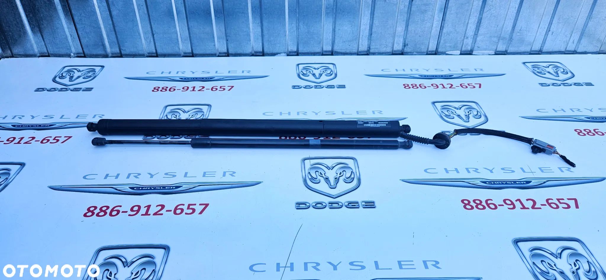 Chrysler Pacifica 2016- Siłownik elektryczny klapy bagażnika Teleskop klapy prawy lewy 68230340AD 68230342AE - 1
