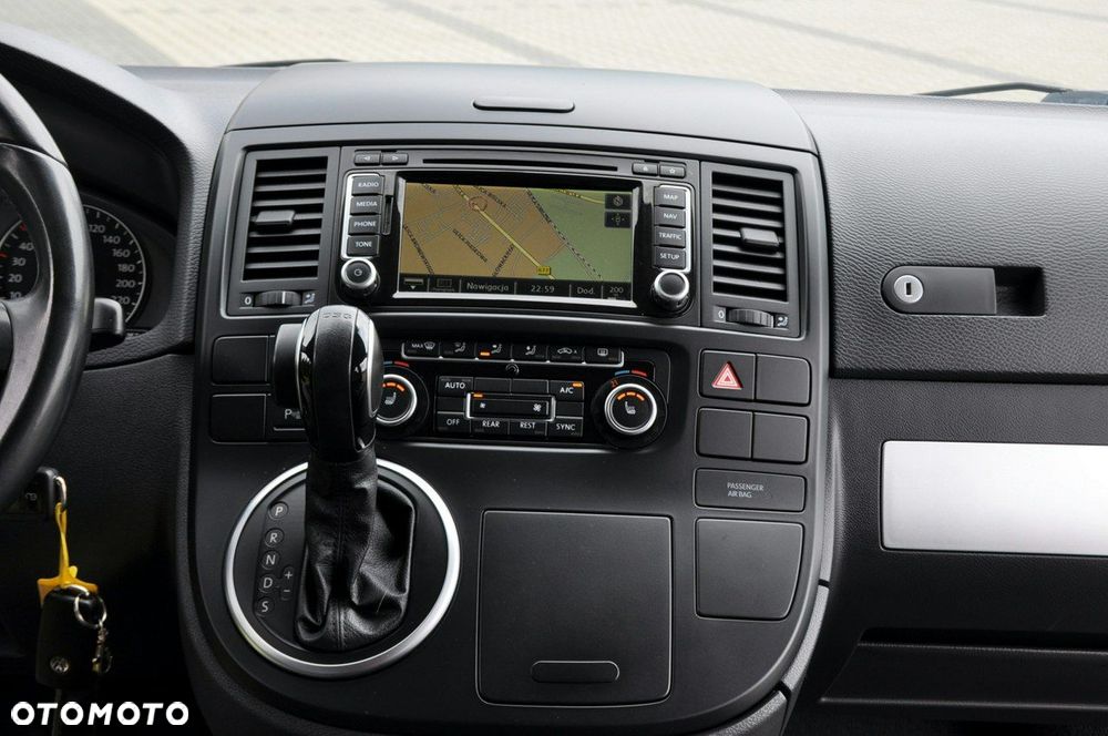 Volkswagen Multivan - 30