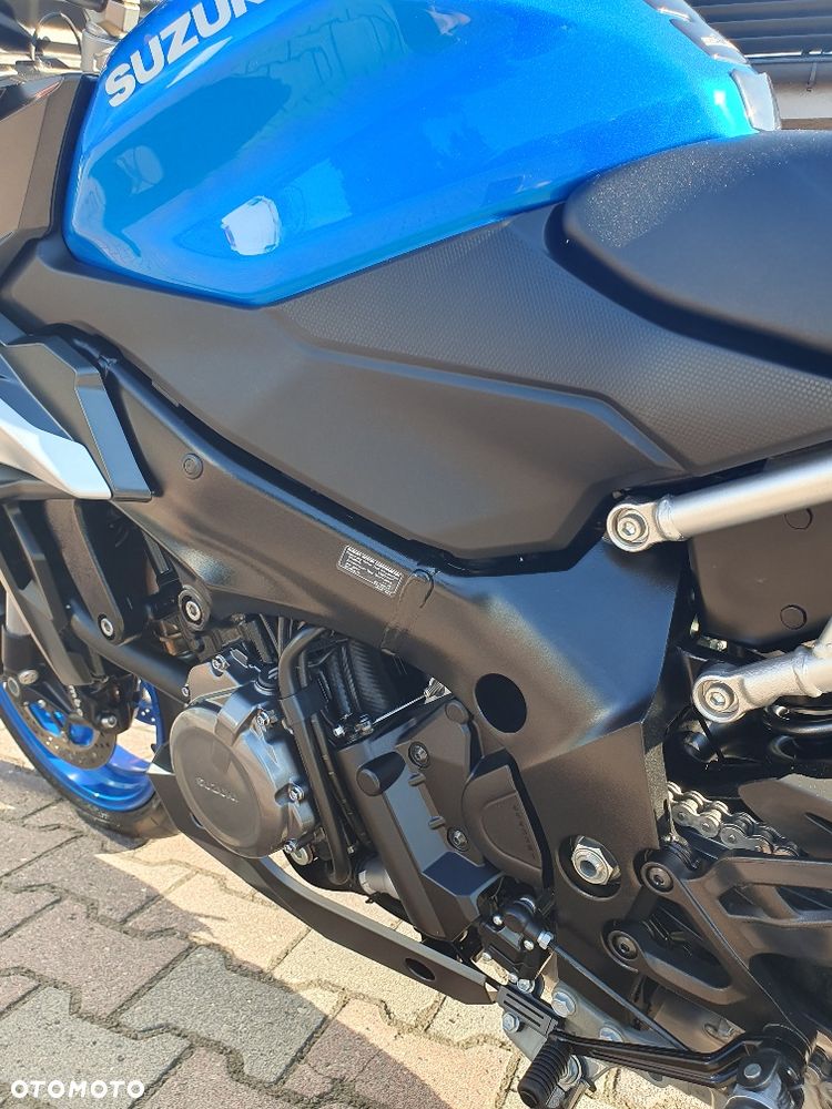 Suzuki GSX - 14
