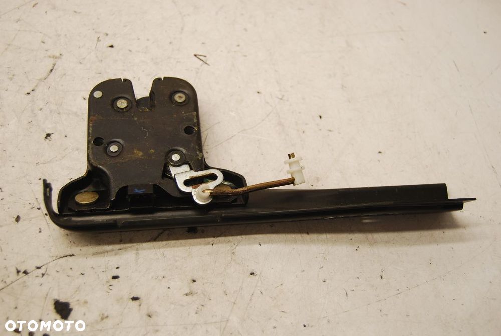 ZAMEK KLAPY BAGAŻNIKA TYŁ 8N0827505C AUDI TT - 2