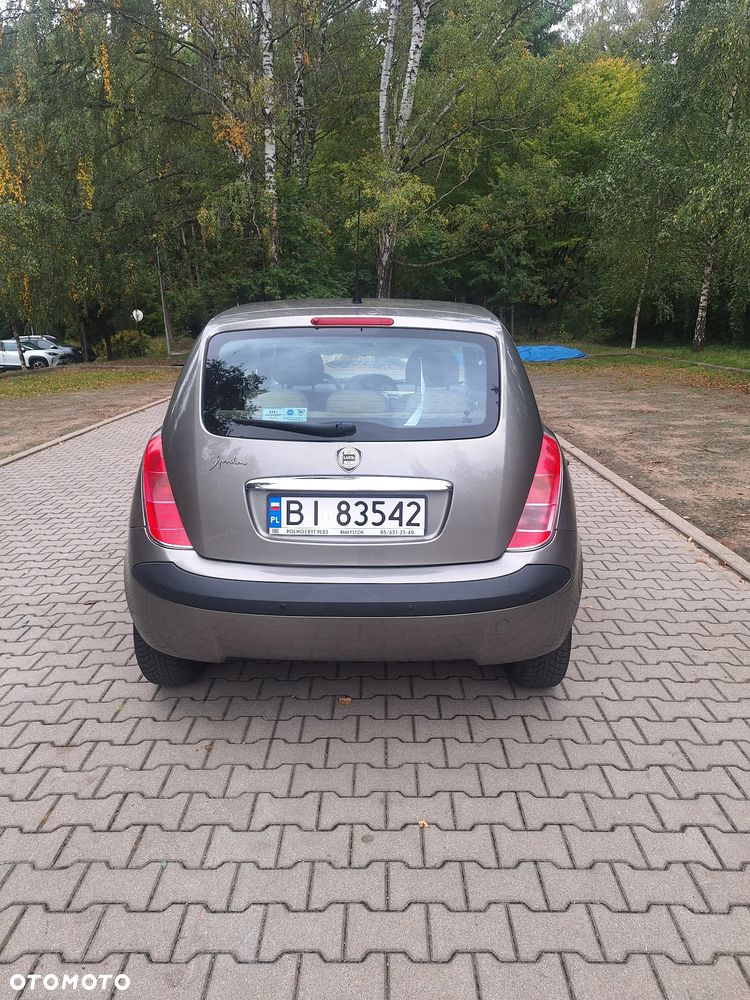 Lancia Ypsilon 1.2 8V Argento (5 os.) - 7