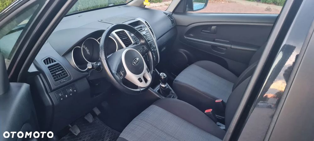 Kia Venga - 15