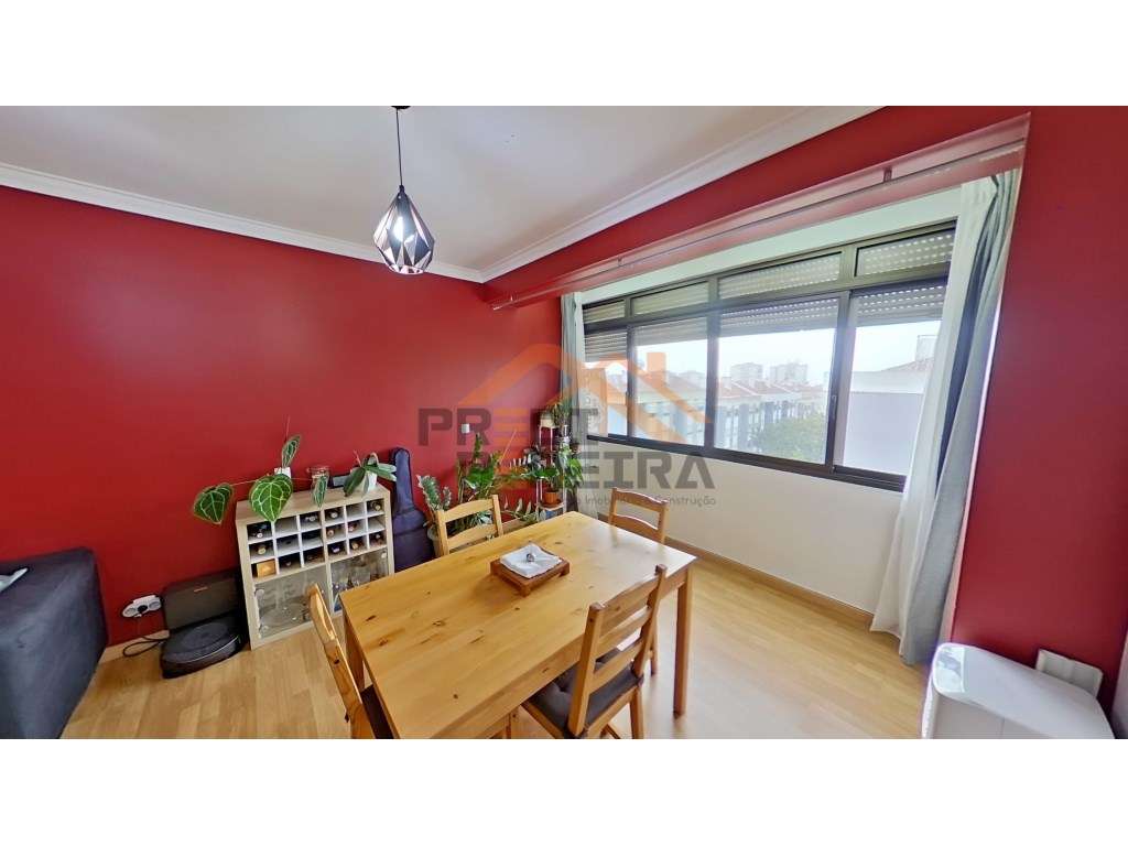 Reservado!
Apartamento T2, com duas frentes, na Arroja. - Grande imagem: 4/25