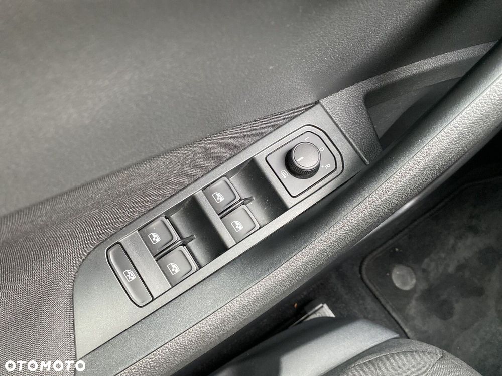 Skoda Scala 1.0 TSI Essence - 25