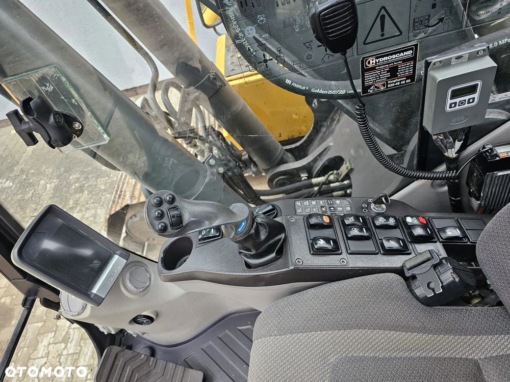 Volvo EC 220DL - 11