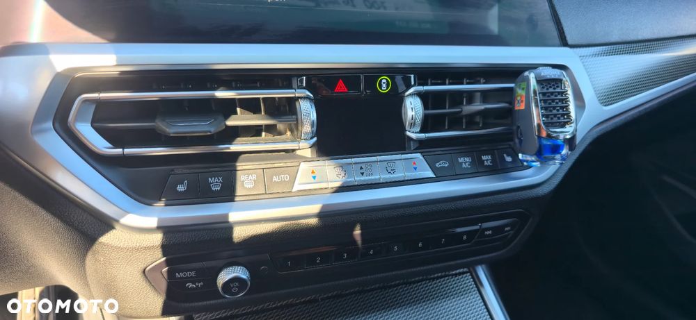 BMW Seria 3 330e M Sport - 34