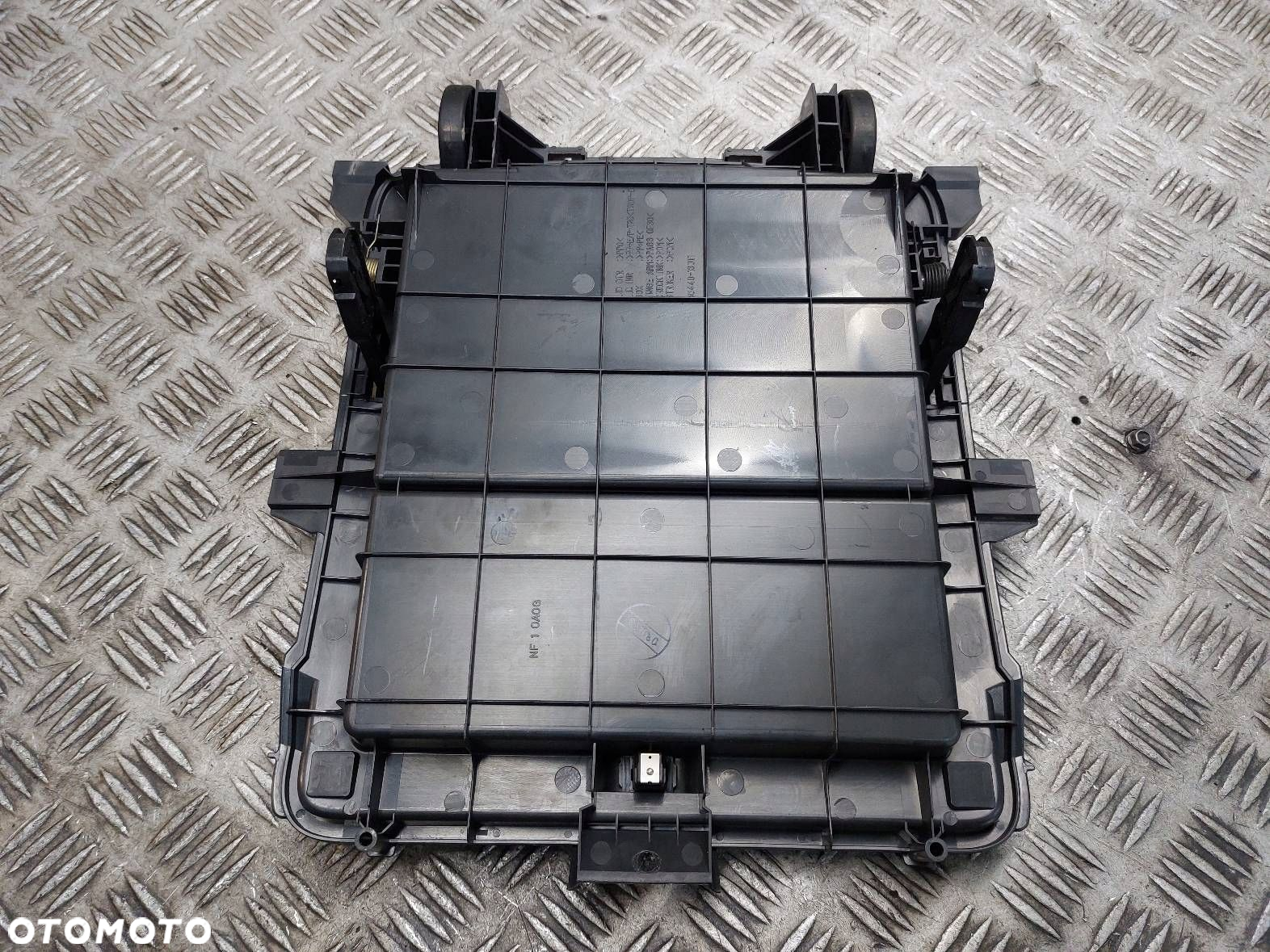 SCHOWEK GÓRNY TOYOTA COROLLA VERSO I 01-04 r 55440-13011 - 3
