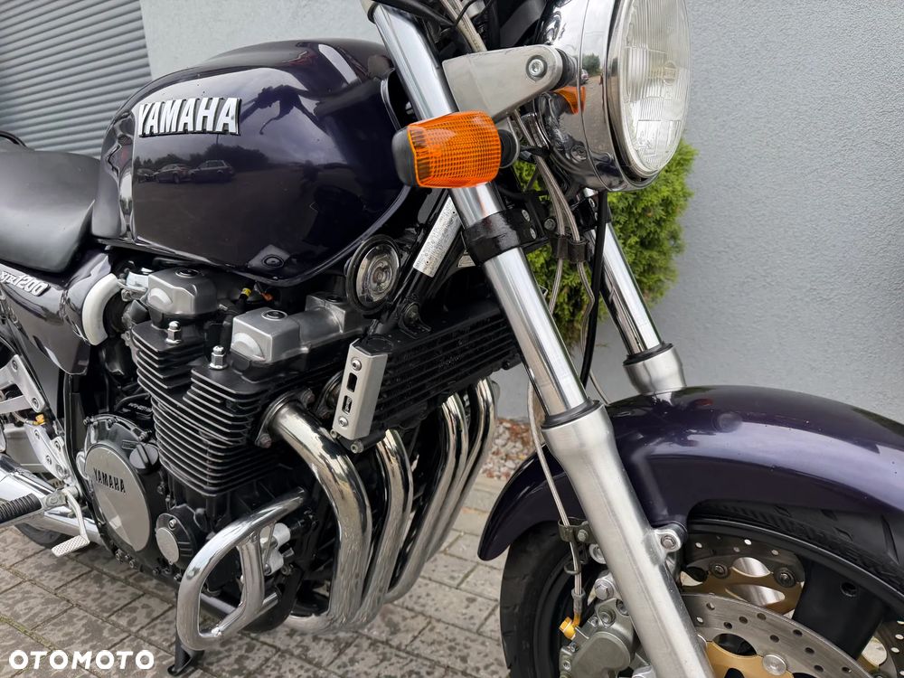 Yamaha XJR - 10