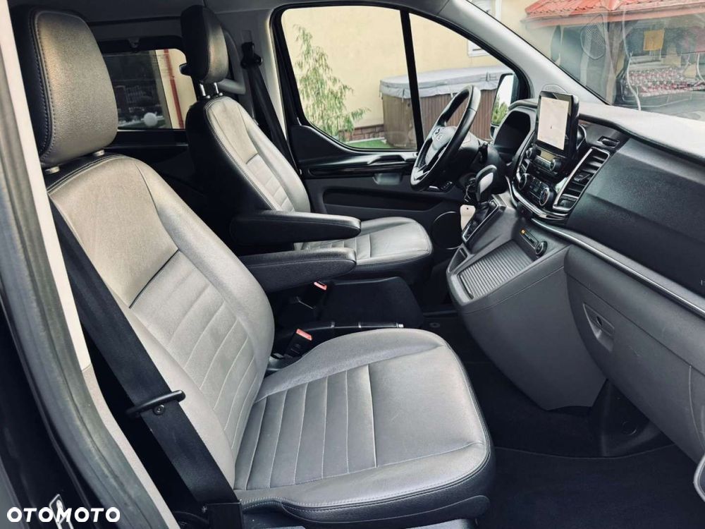 Ford Tourneo Custom - 12