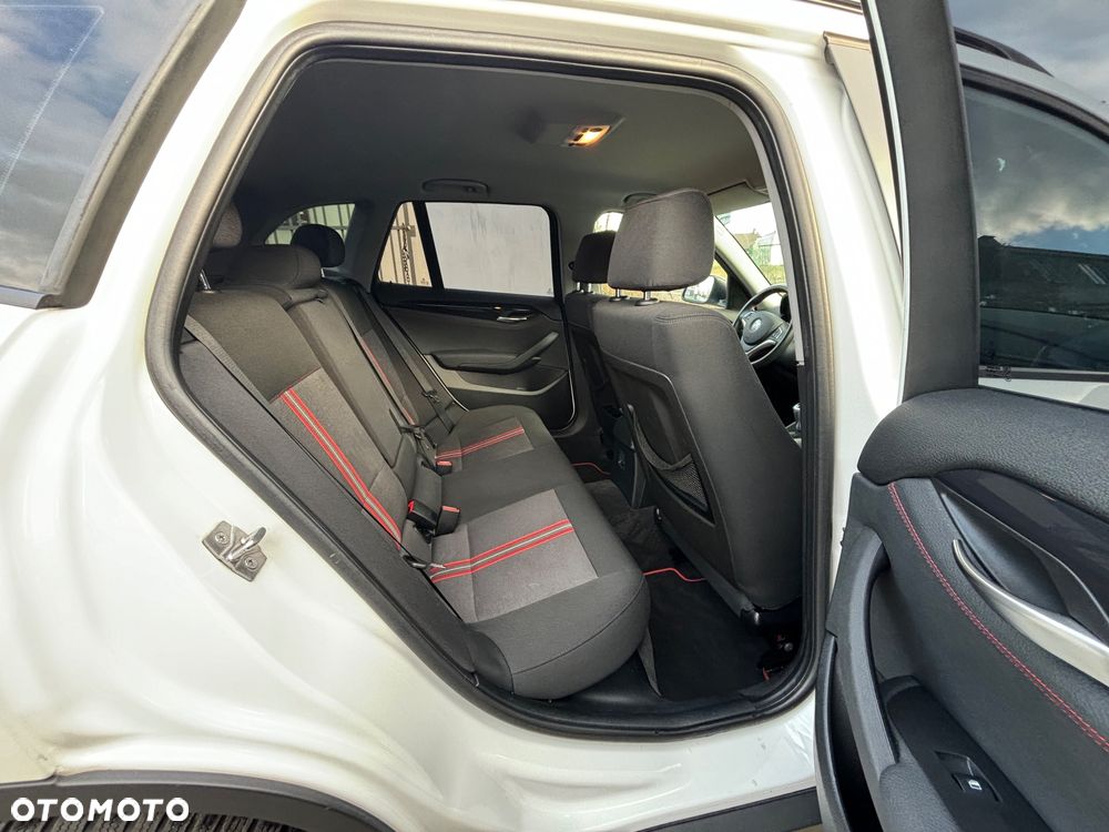 BMW X1 sDrive18d Sport Line - 16