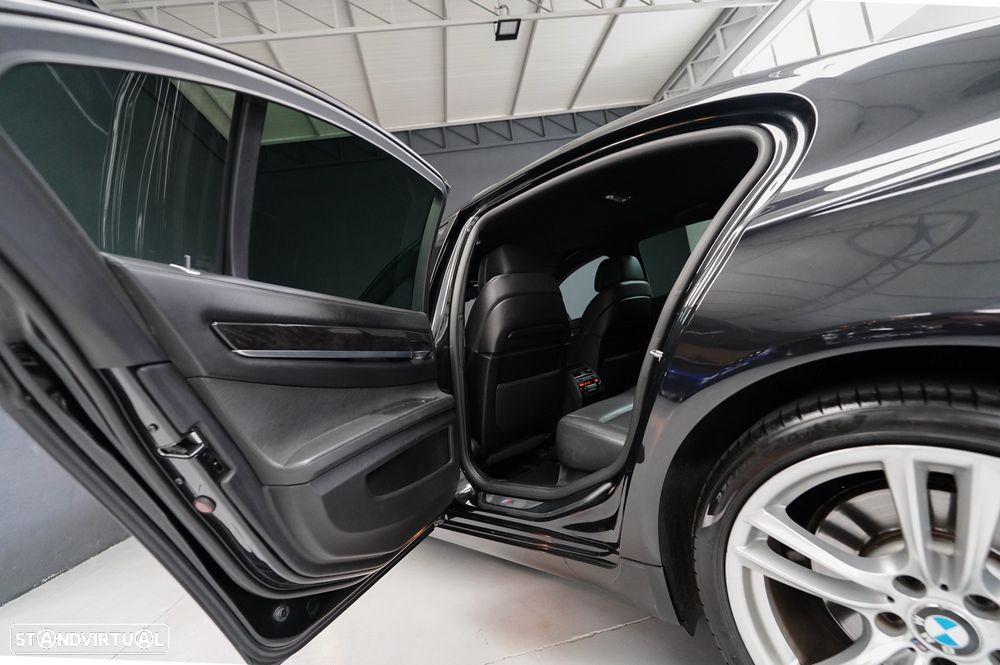 BMW 740 d Pack M - 22