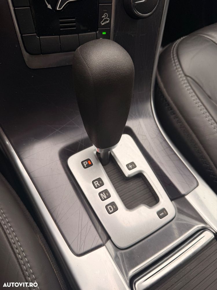 Volvo XC 60 D4 AWD Geartronic Ocean Race - 6